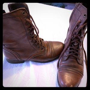Combat boots